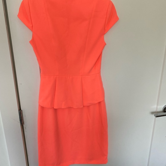 Tahari peplum shift dress - Picture 2 of 2